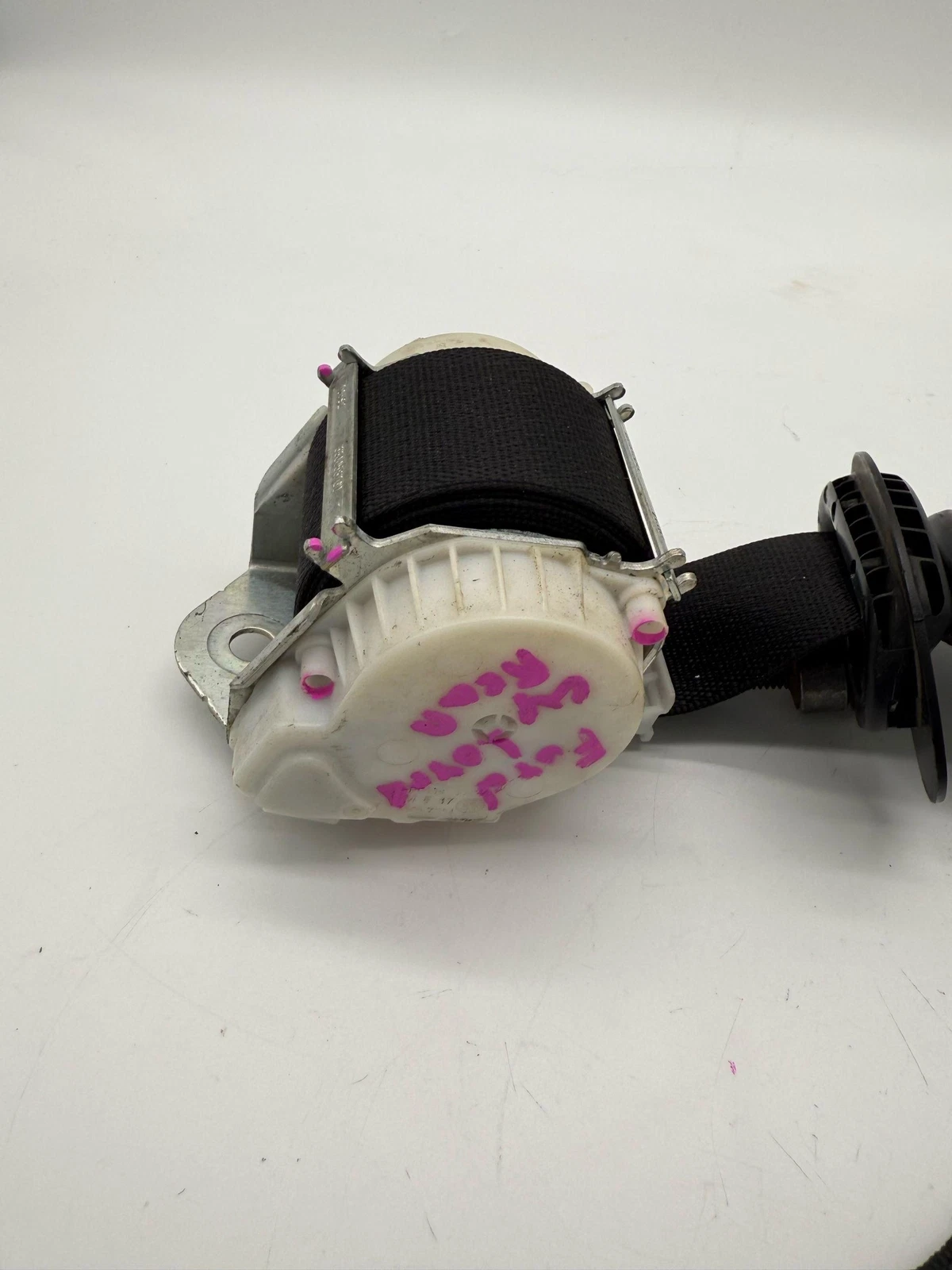 2020-2024 FORD EXPLORER LEFT DRIVER REAR 3RD ROW SEATBELT RETRACTOR OEM - Image 3