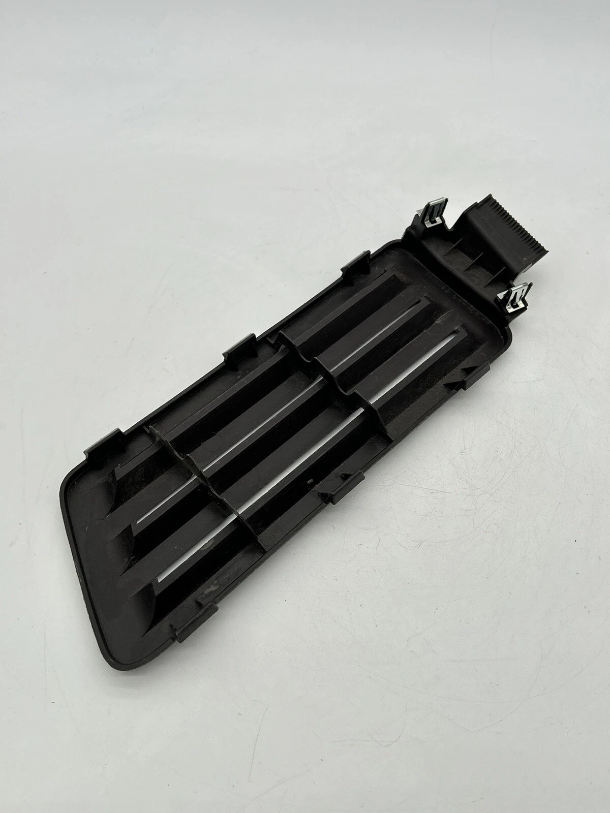 2008 BUICK ENCLAVE REAR LEFT DRIVER SIDE PRESSURE RELIEF AIR GRILLE COVER TRIM + - Image 8