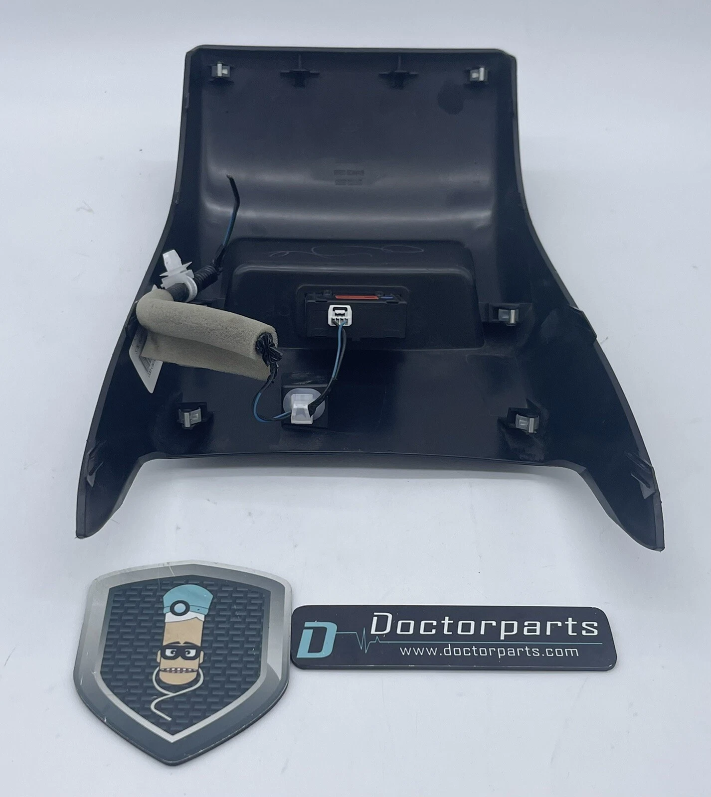 2019-2020 Nissan Altima 96932-6CA1A Console Trim Panel Charging Station OEM. - Image 2