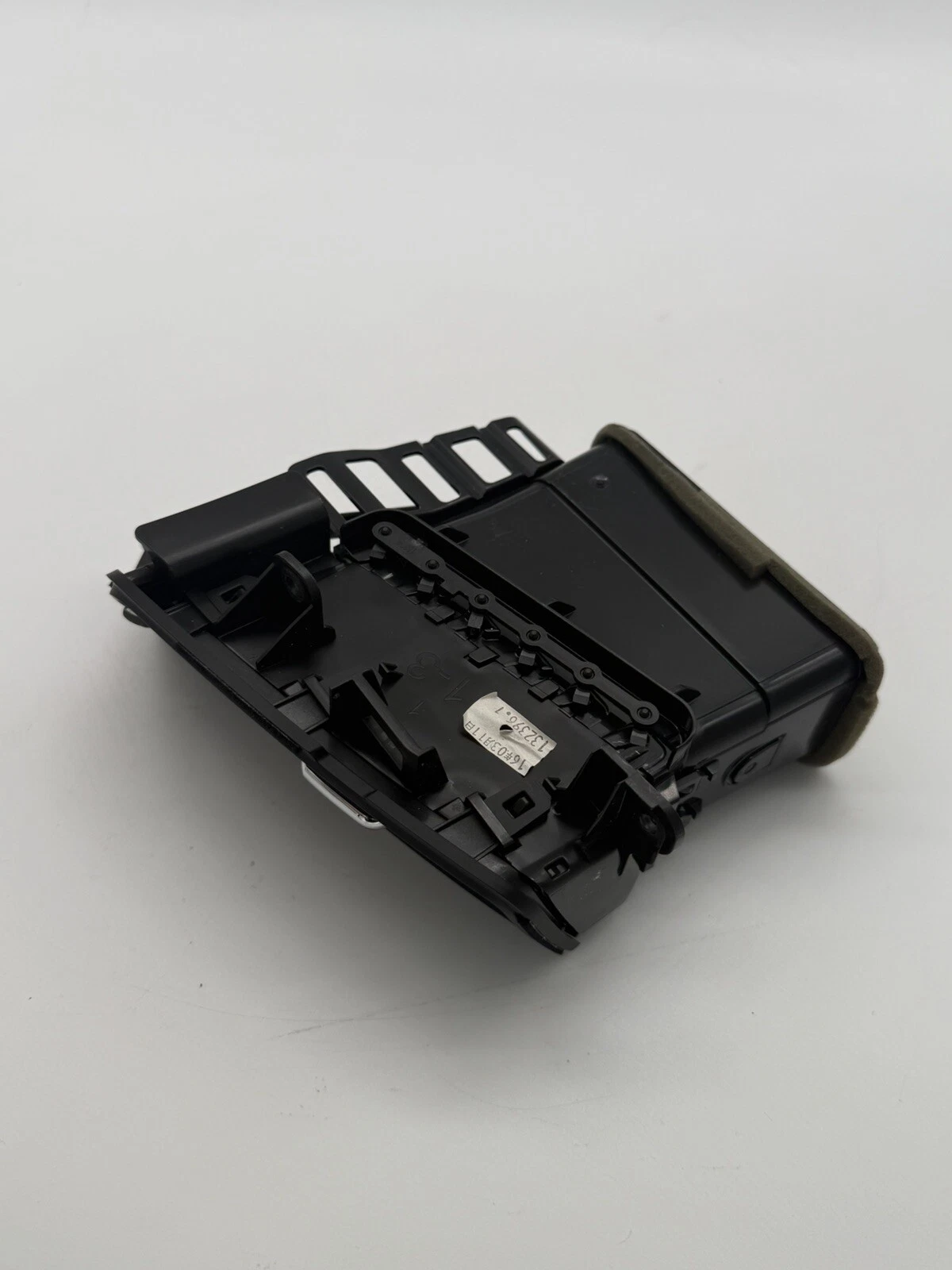 2014-2018 CHEVROLET SILVERADO GMC SIERRA RIGHT DASH AIR VENT 20943682 OEM - Image 9