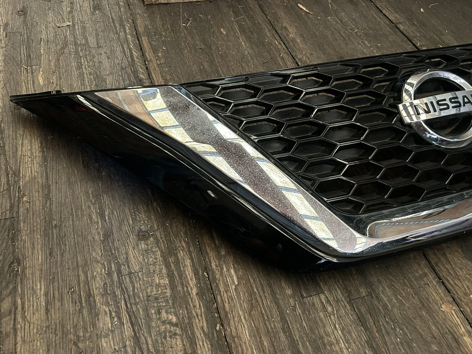 2019 - 2024 NISSAN MURANO FRONT BUMPER GRILLE COVER PANEL OEM 623109UF0A - Image 2