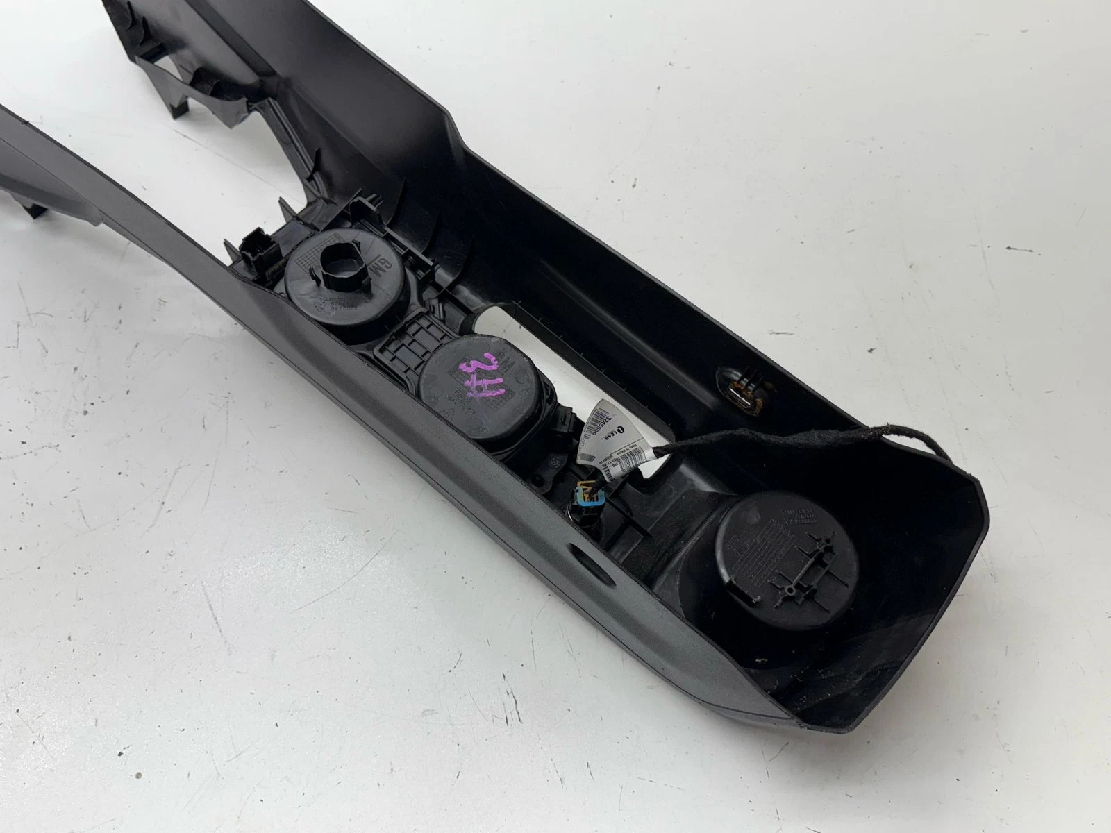 2017-2020 CHEVROLET SONIC CENTER CONSOLE BASE 42532293 SEDAN OEM - Image 4