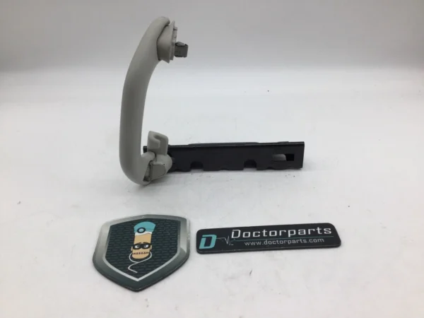2011-2018 VOLKSWAGEN JETTA BRACKET FOR GRAH HADLE REAR PASSENGER OEM 5C6858687E