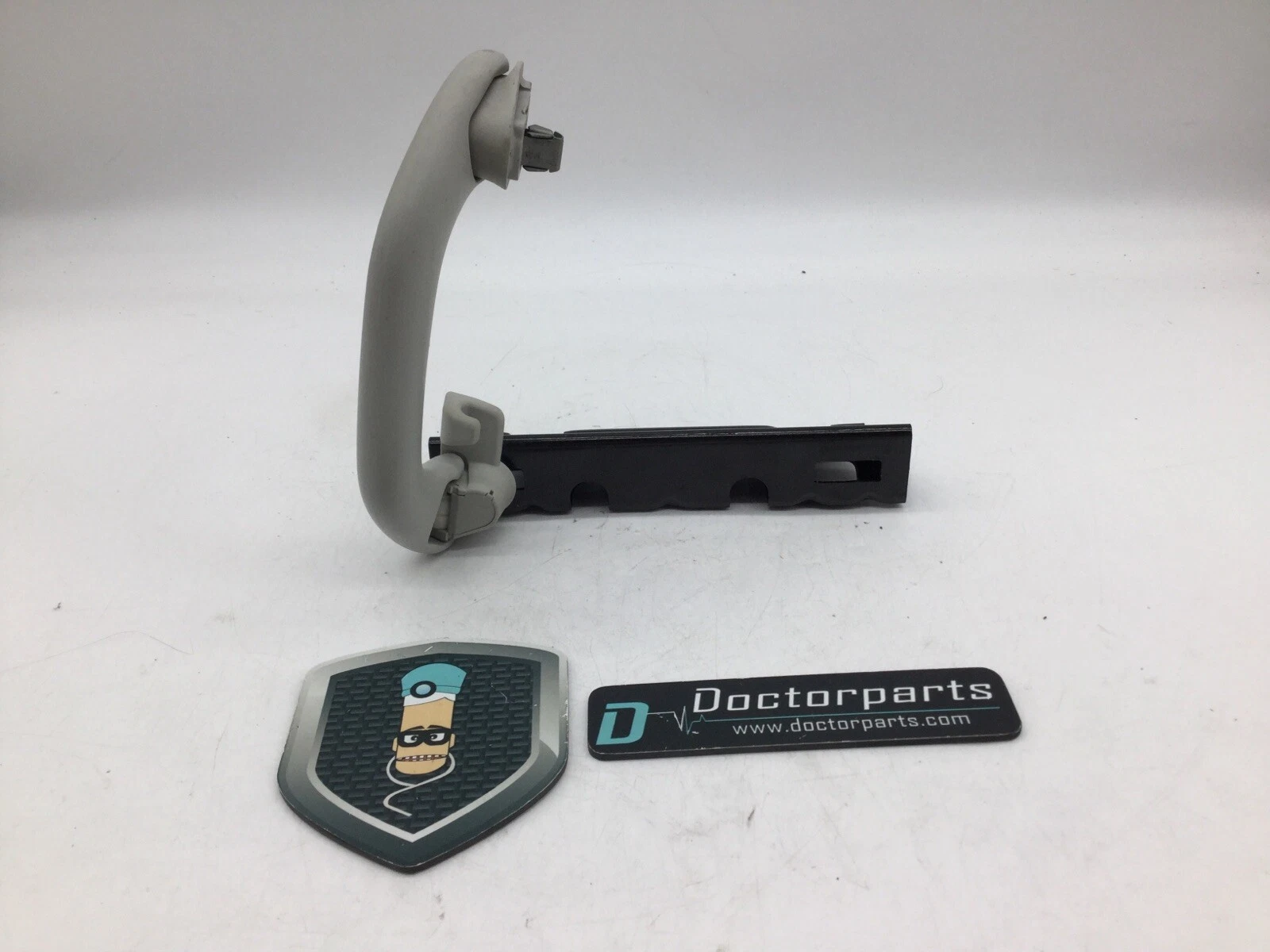 2011-2018 VOLKSWAGEN JETTA BRACKET FOR GRAH HADLE REAR PASSENGER OEM 5C6858687E