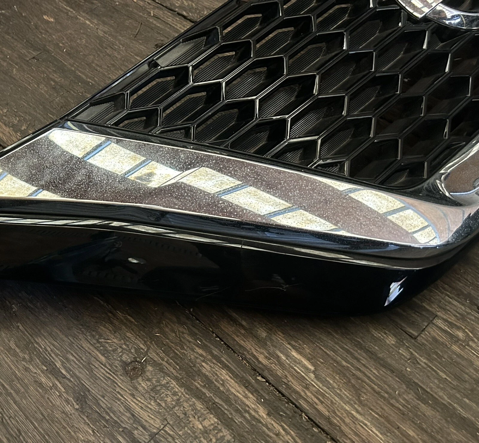 2019 - 2024 NISSAN MURANO FRONT BUMPER GRILLE COVER PANEL OEM 623109UF0A - Image 3