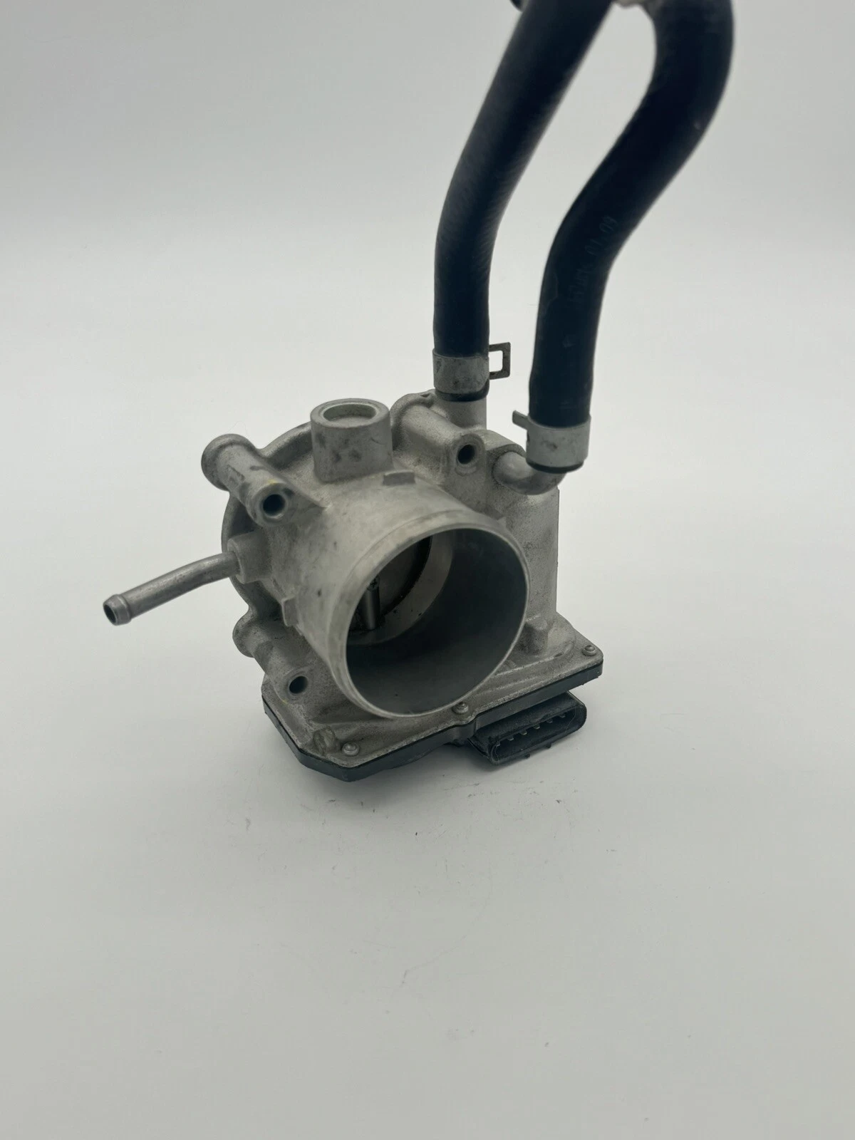 2012 HYUNDAI ACCENT 1.6L THROTTLE BODY OEM 351002B300 - Image 4