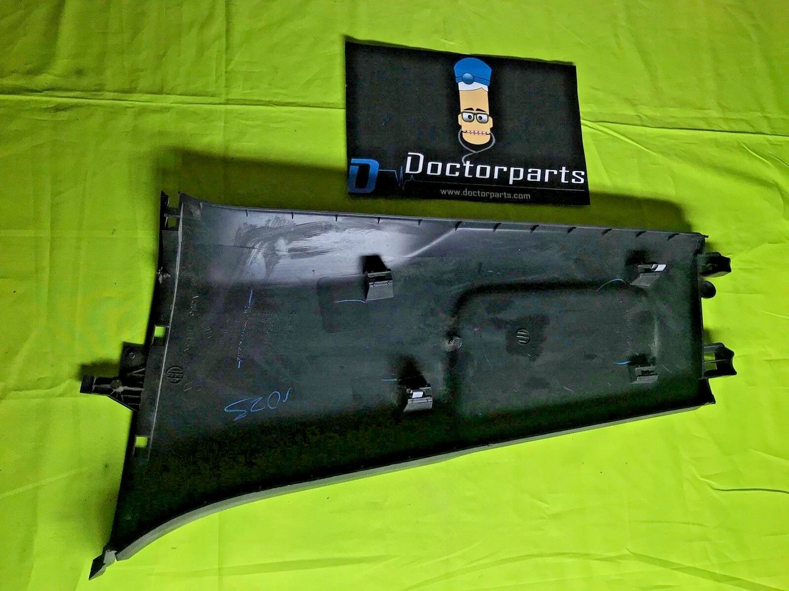VW VOLKSWAGEN 2011 - 2014 JETTA BLACK LOWER B PILLAR RIGHT PASSENGER SIDE TRIM - Image 2