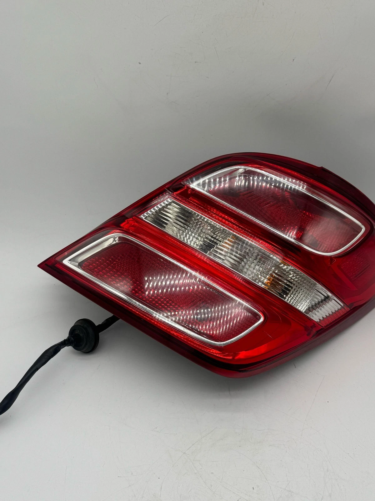 2017-2019 CHEVROLET SONIC RH PASSENGER RH TAIL LIGHT SEDAN 94541490 OEM - Image 2