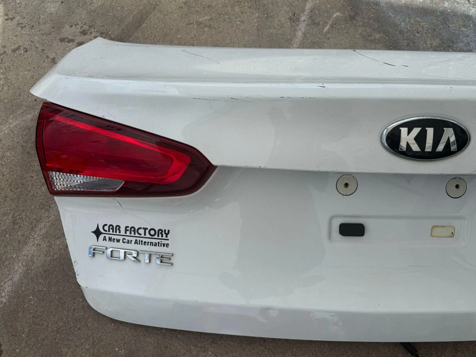 2017-2018 KIA FORTE TAILGATE/ TRUNK/ HATCH OEM HALOGEN WHITE - Image 11