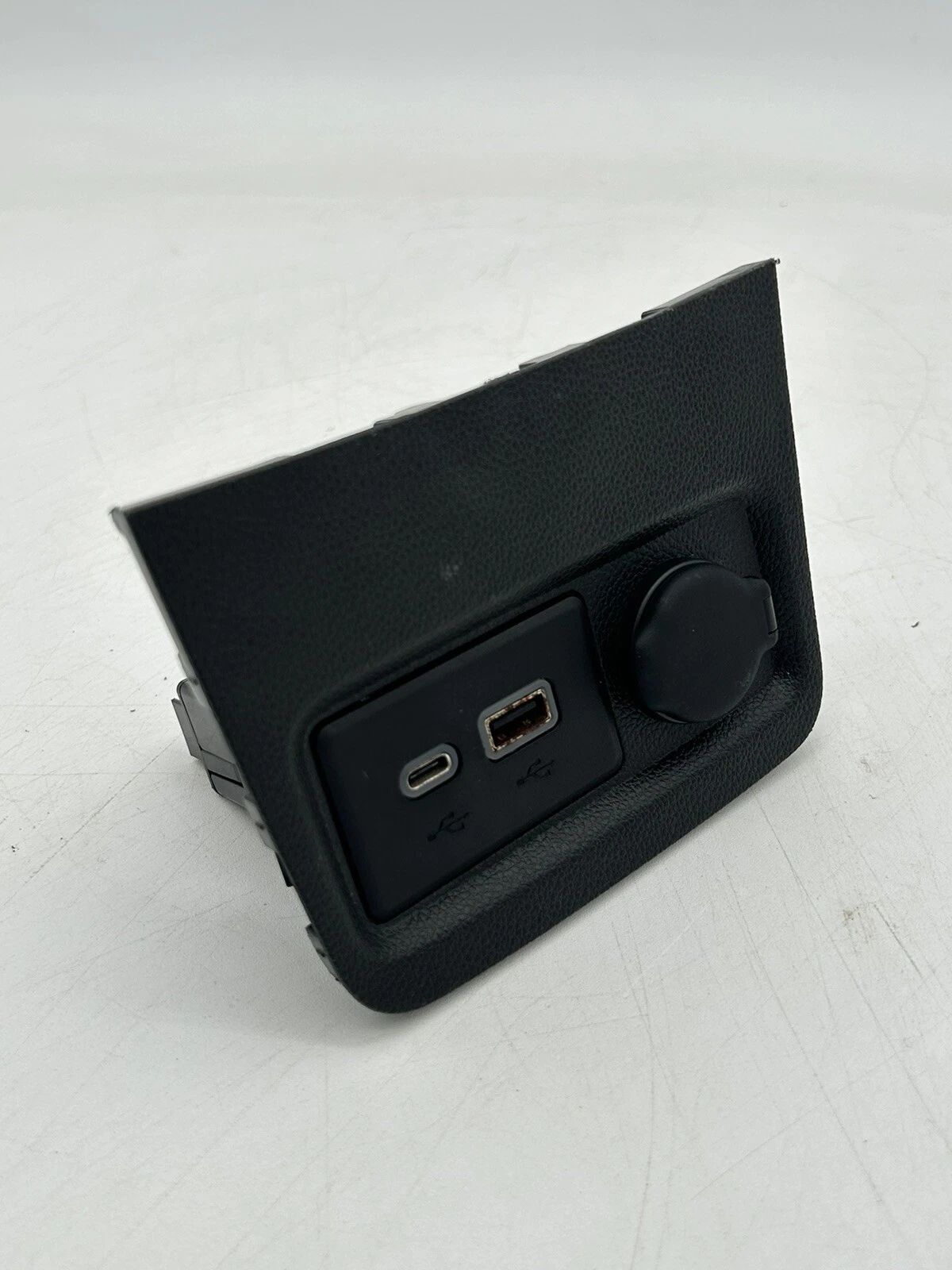 2014-2019 DODGE RAM PROMASTER 2500 GENUINE GM BLACK USB PORT 13529873 OEM ⭐️⭐️⭐️ - Image 3