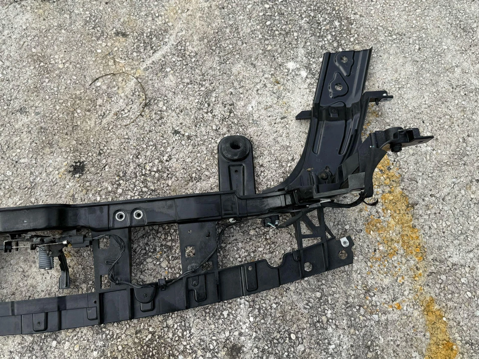 2018 - 2023 FORD MUSTANG FRONT RADIATOR UPPER TIE BAR REINFORCEMENT BRACKET OEM - Image 5