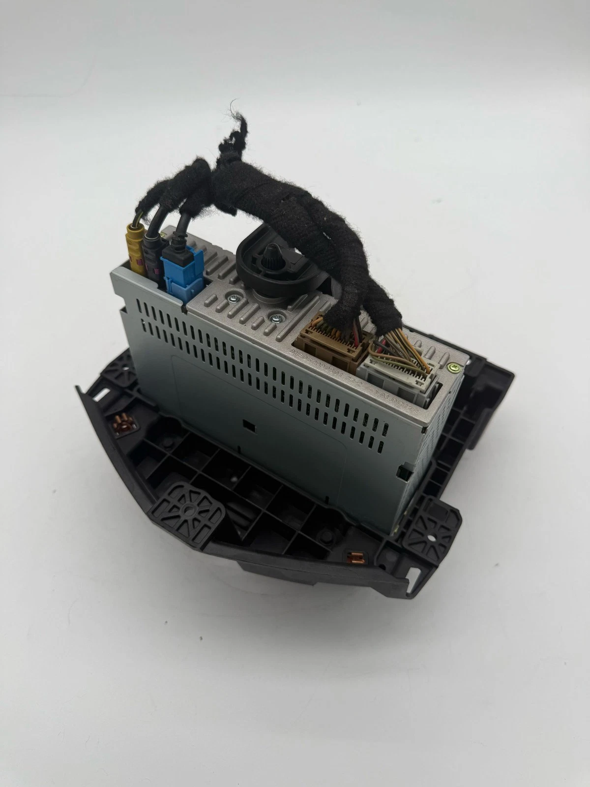2018 2019 CHEVROLET SONIC/TRAX RADIO RECEIVER AM FM DISPLAY SCREEN OEM 84610605 - Image 4