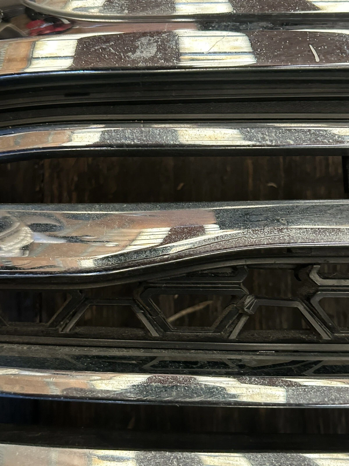 2017 2018 2019 GMC ACADIA SLT GRILLE NO CAMERA 84003226 OEM GRILLl GENUINE GMC - Image 3