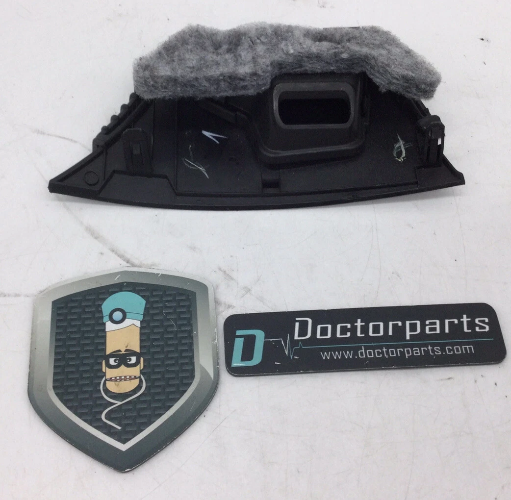 2011-2014 TOYOTA SIENNA FRONT RIGHT LOWER PILLAR GARNISH TRIM VENT OUTLET USED - Image 3