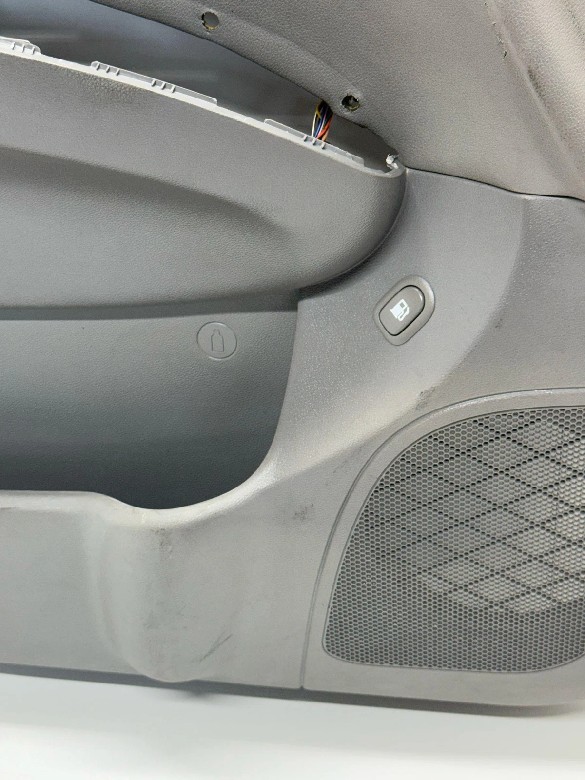 2011 - 2012 KIA SEDONA Front Door Trim Panel Left Driver Side LH oem - Image 10