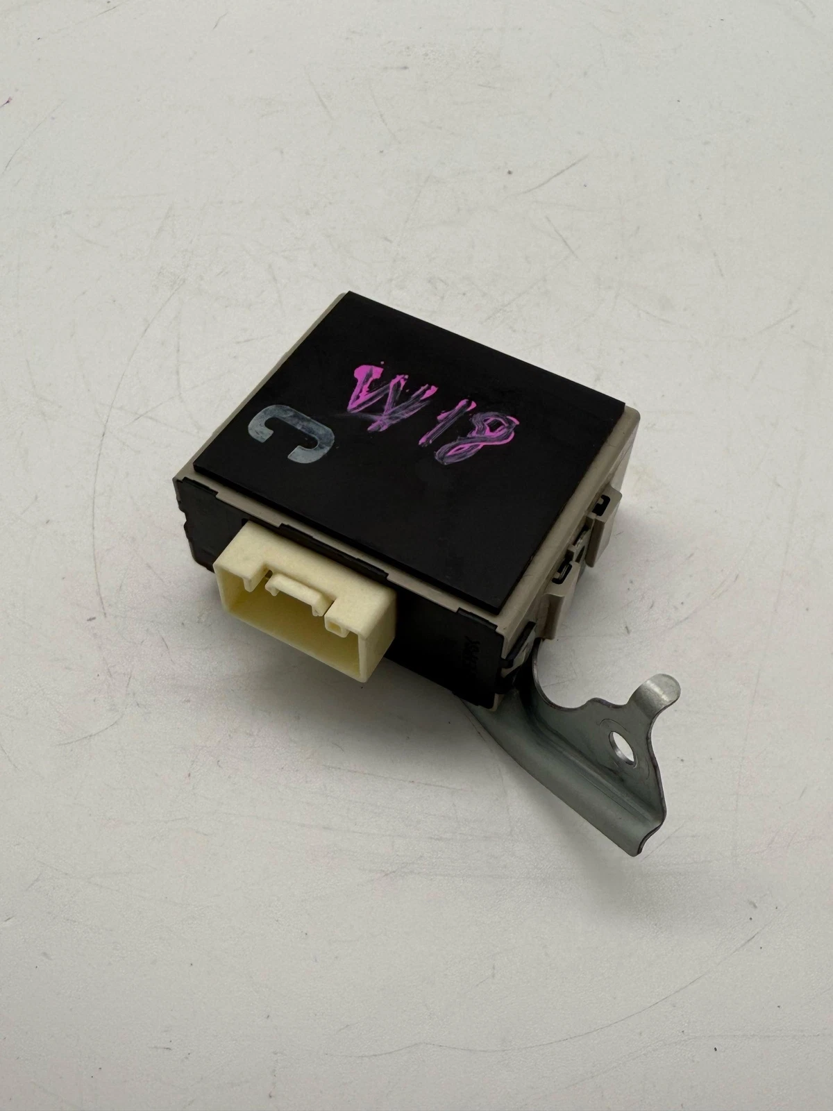 2010-2019 TOYOTA 4RUNNER TURN SIGNAL FLASHER MODULE P/N 81980-60160 - Image 4
