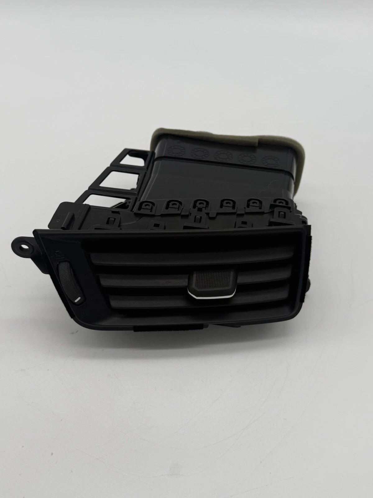 2015 - 2018 CHEVROLET SILVERADO 1500 RIGHT DASH AIR VENT 20943683 OEM - Image 2