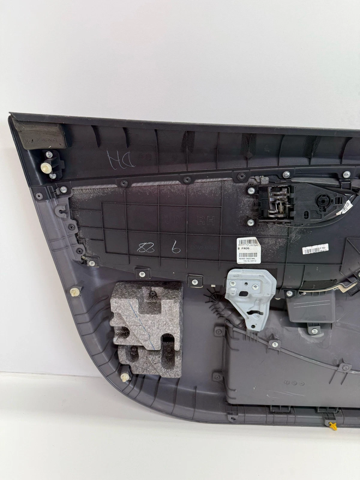 2013 HYUNDAI ELANTRA FRONT RH PASSENGER SIDE DOOR TRIM PANEL OEM 82380-3X000 - Image 4