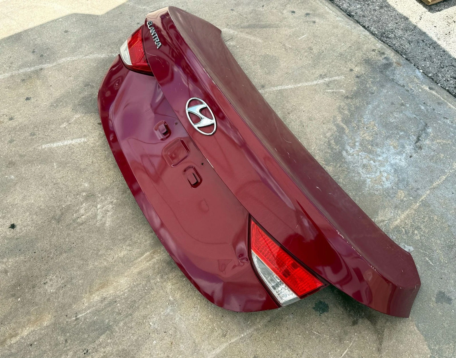 2011-2013 HYUNDAI ELANTRA Trunk/decklid/hatch/tailgate OEM - Image 8