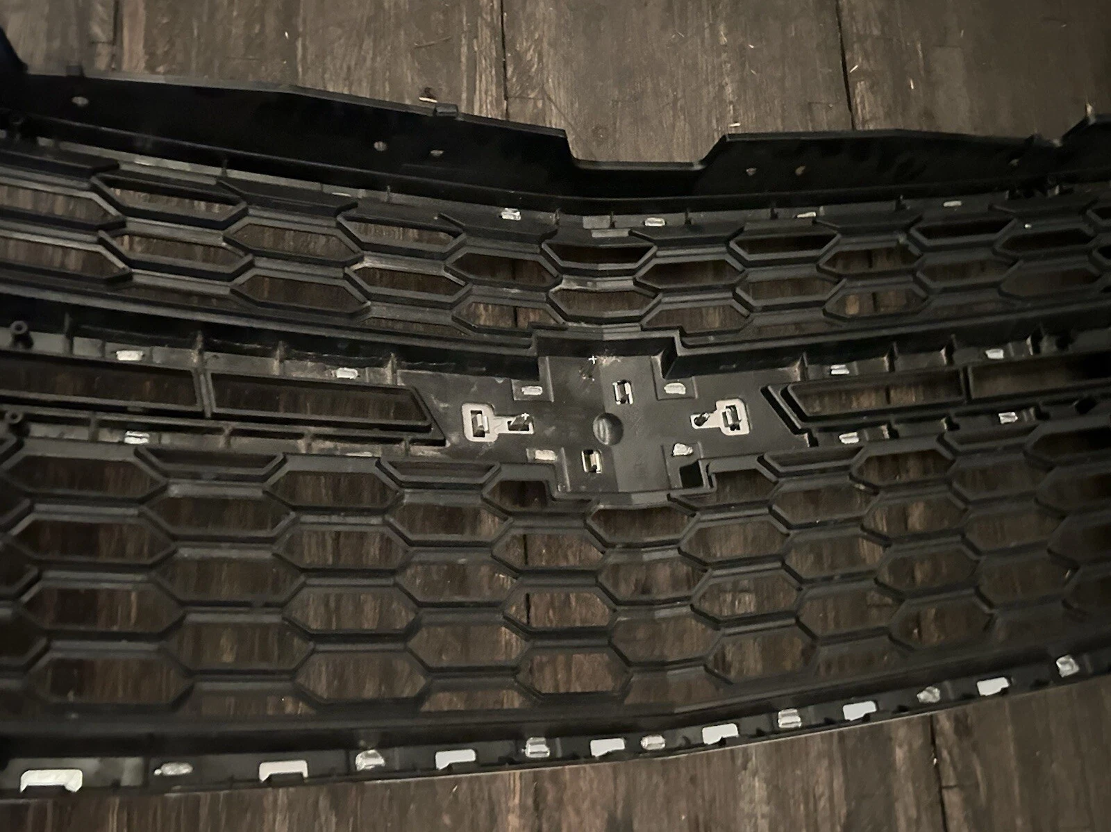 2015-2020 CHEVROLET TAHOE SUBURBAN FRONT BUMPER CHROME GRILLE W/ EMBLEM OEM - Image 10