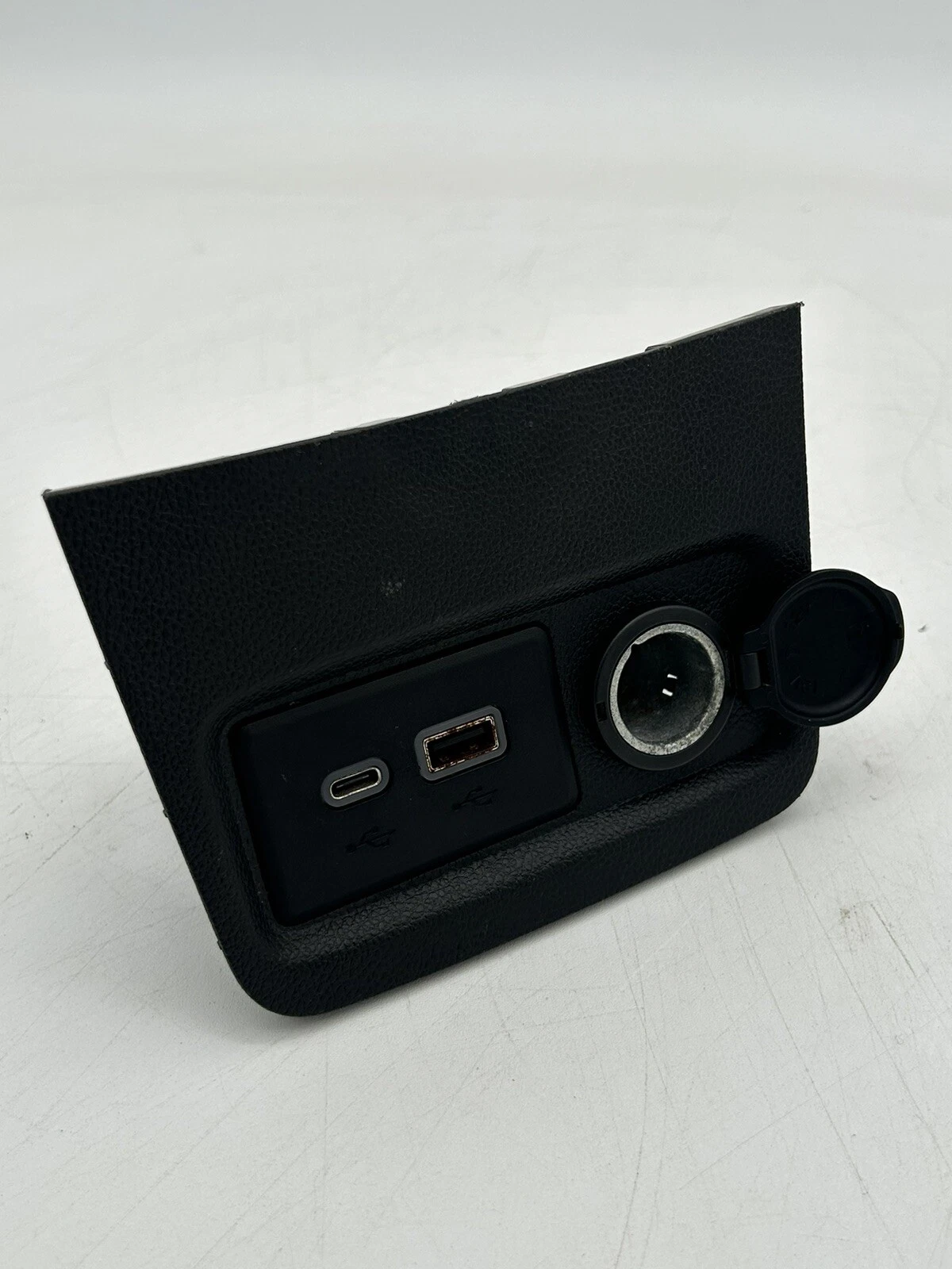 2014-2019 DODGE RAM PROMASTER 2500 GENUINE GM BLACK USB PORT 13529873 OEM ⭐️⭐️⭐️ - Image 4