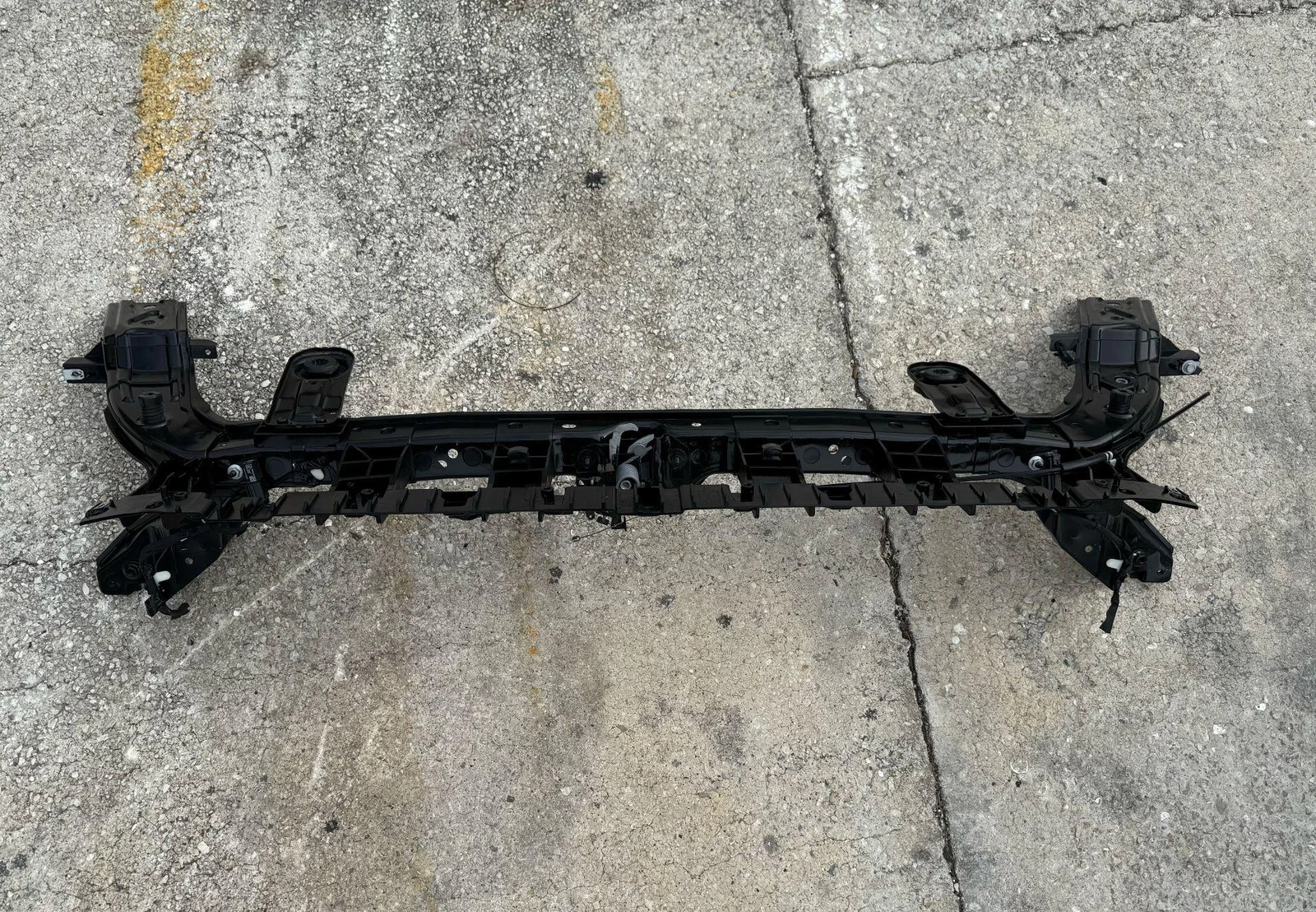 2018 - 2023 FORD MUSTANG FRONT RADIATOR UPPER TIE BAR REINFORCEMENT BRACKET OEM - Image 9