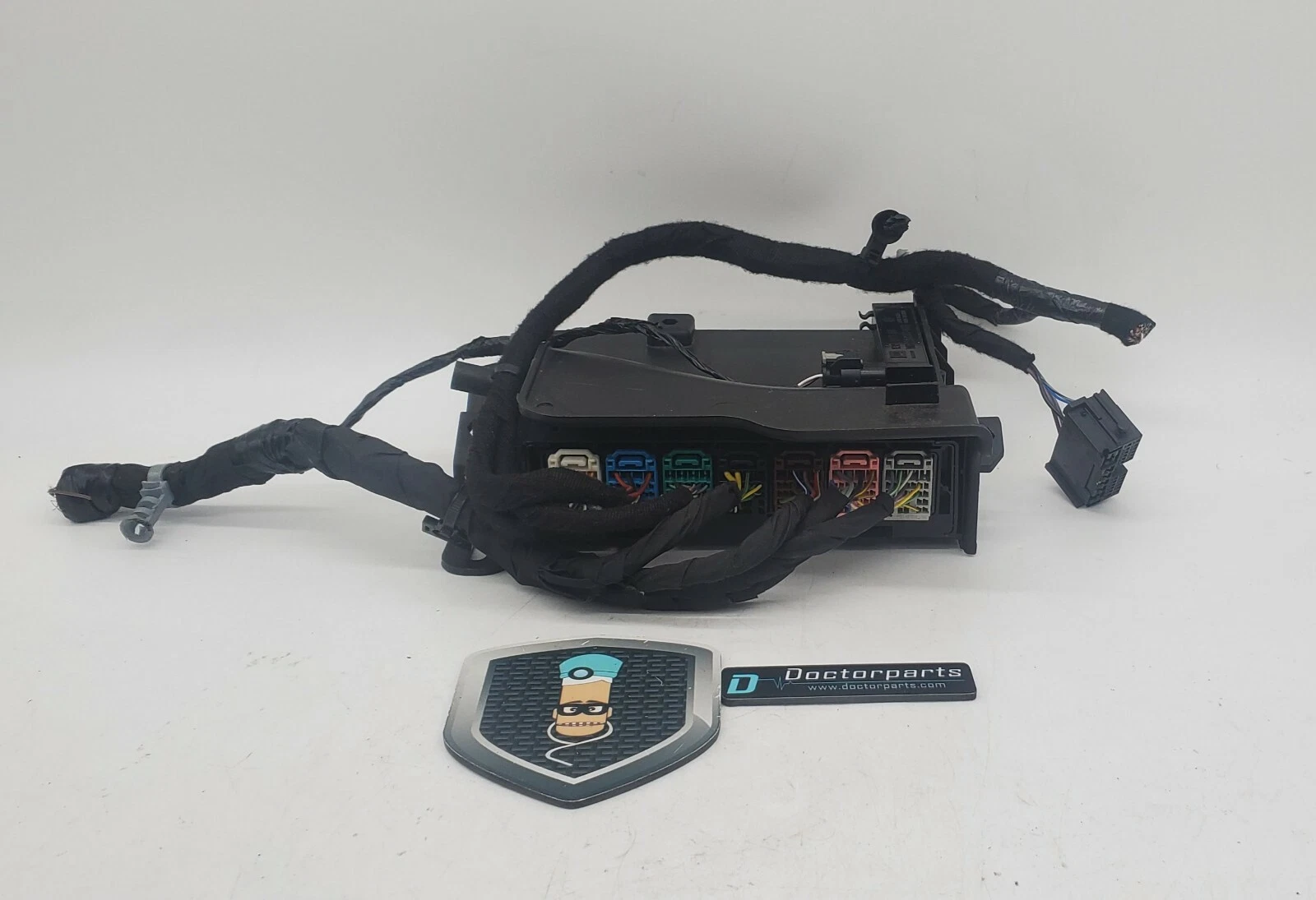2017 Chevrolet Malibu Body Control Module BCM OEM 13514638 with braket holder - Image 2