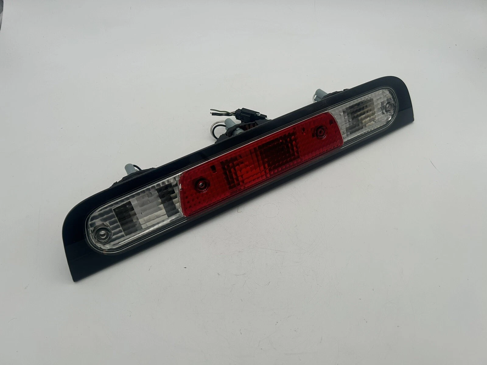 2019-2023 DODGE RAM 1500 REAR CENTER TAIL LIGHT OEM PART NUMBER P68298380AE - Image 3