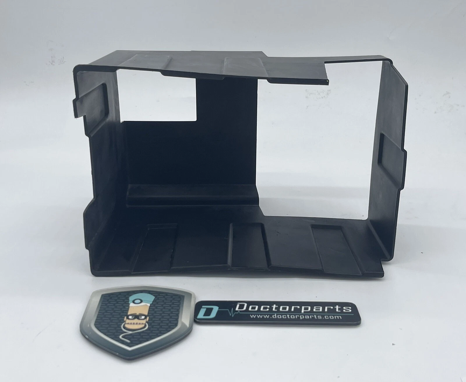 CHEVROLET EQUINOX ENGINE BATTERY TRAY BOX HOUSING COVER OEM 2018 - 2020 - Image 2