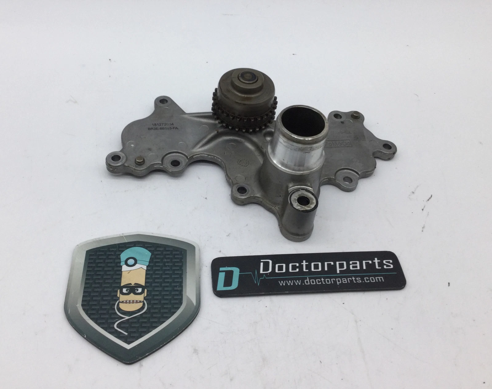 2011-2019 FORD F150 MUSTANG TRANSIT SERIE 3.5L WATER PUMP MOUNT COVER USED OEM - Image 2