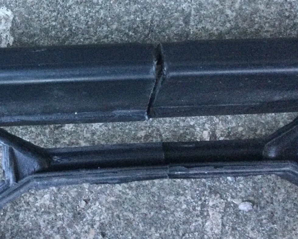 2016-2018 HONDA CIVIC HATCHBACK FRONT LOWER GRILL MESH USED OEM 71107-TGG-A500 - Image 3