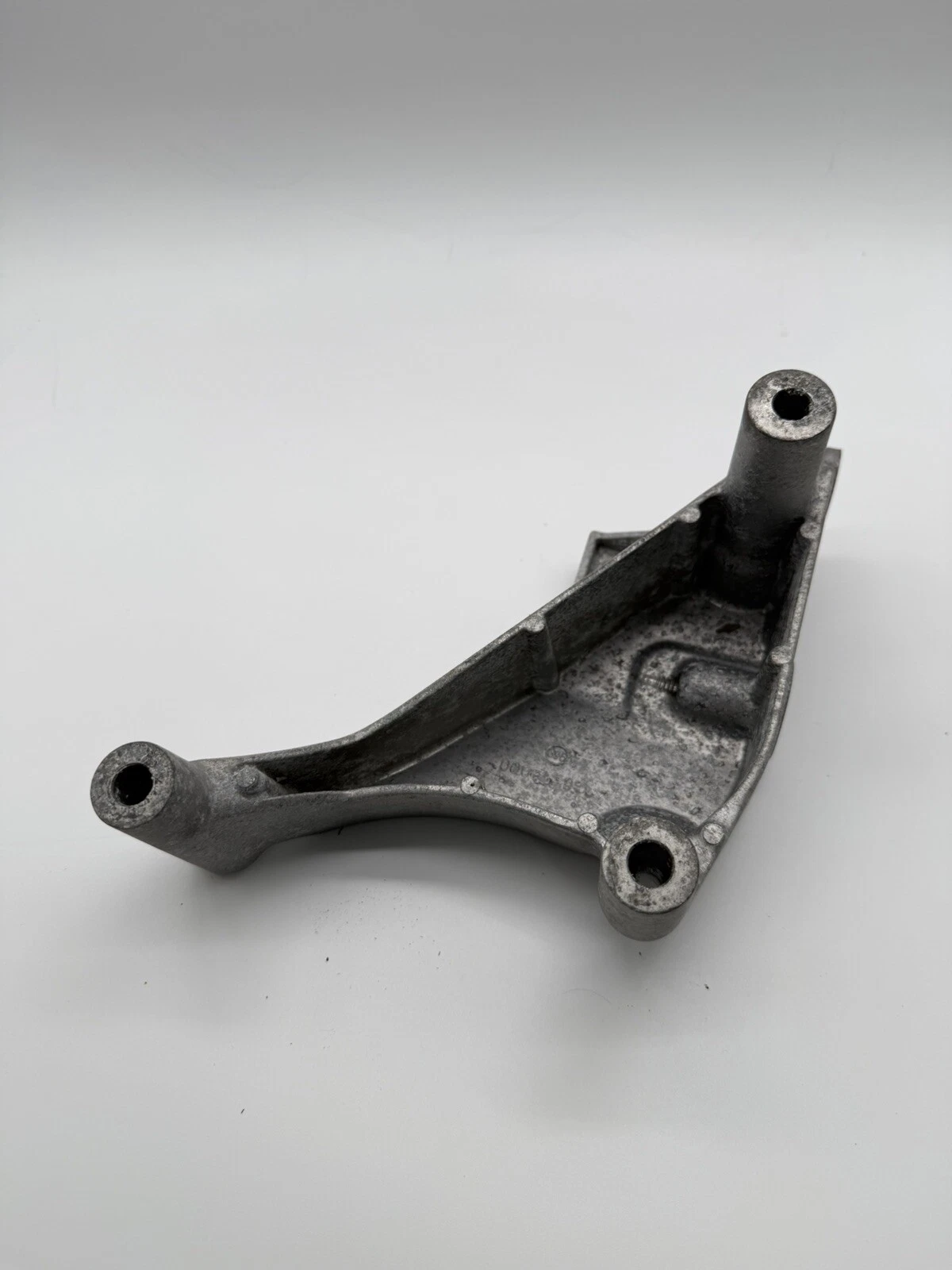 For Chevy Cruze 16-19 Genuine GM Parts Passenger Side Engine Mount Bracket - Image 8