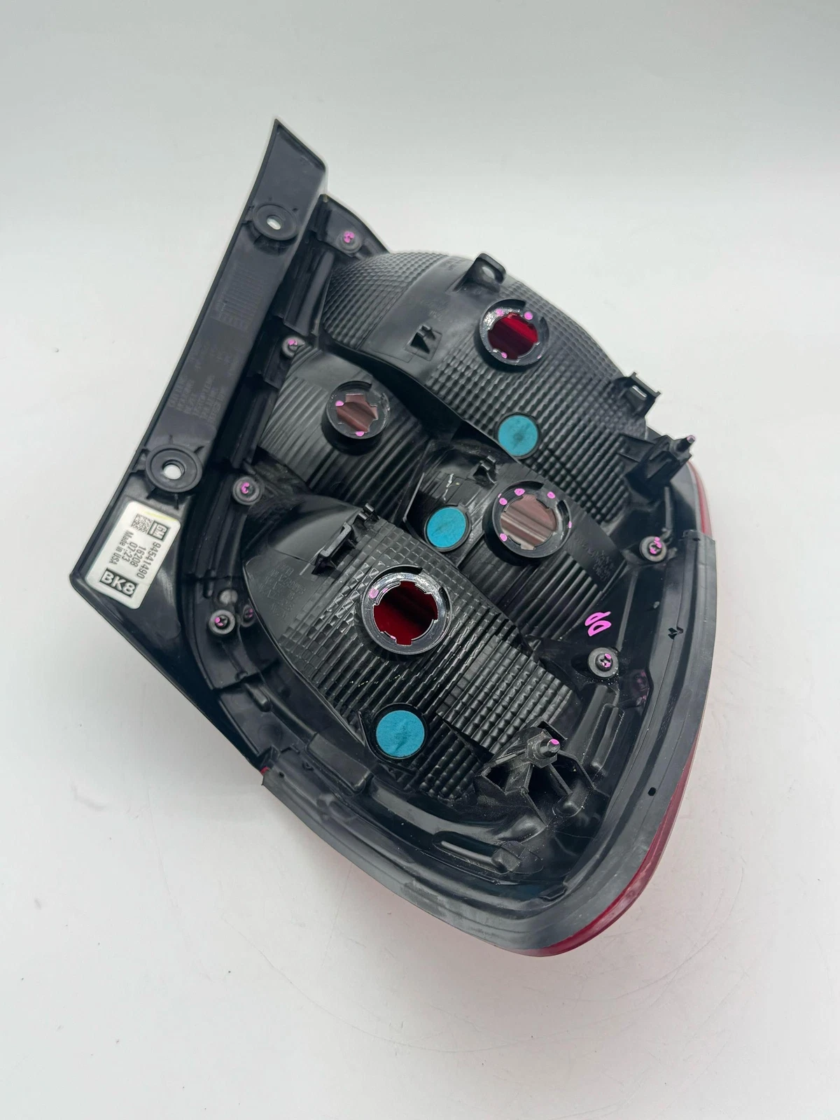 RH 2017-2019 CHEVROLET SONIC RIGHT SIDE TAIL LIGHT SEDAN 94541490 OEM - Image 9