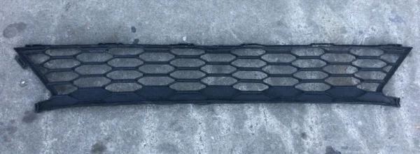 2016-2018 HONDA CIVIC HATCHBACK FRONT LOWER GRILL MESH USED OEM 71107-TGG-A500