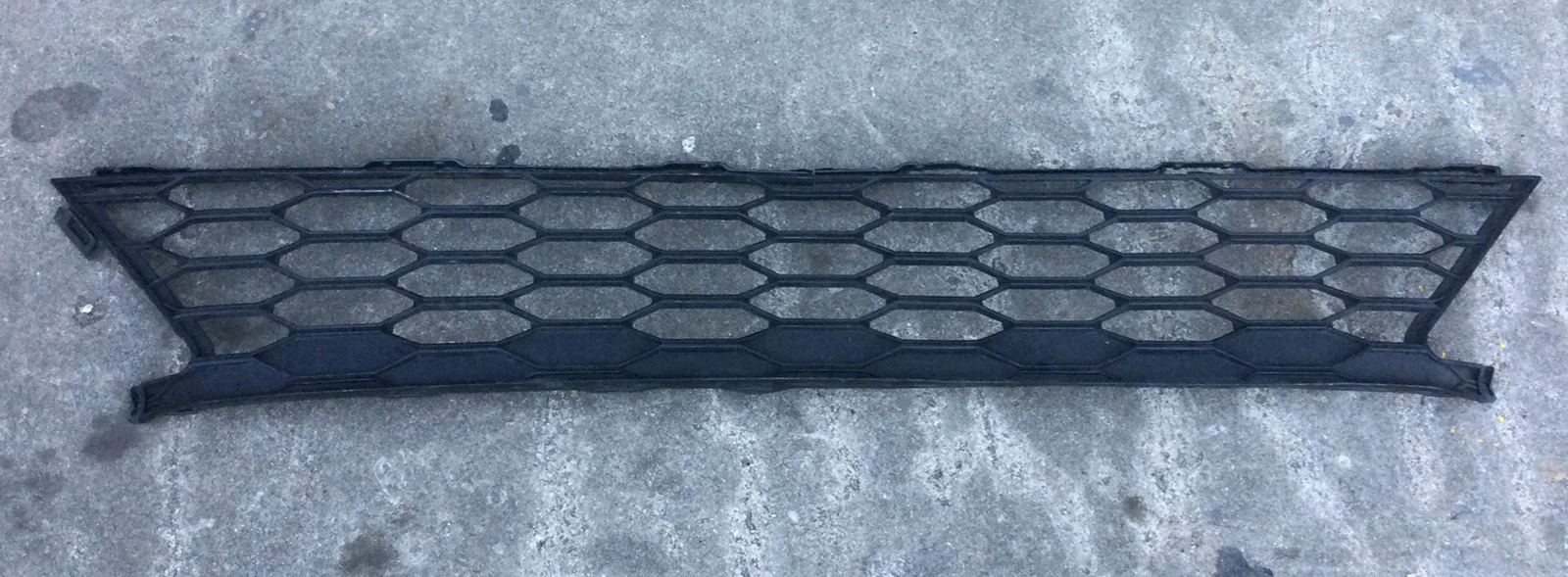 2016-2018 HONDA CIVIC HATCHBACK FRONT LOWER GRILL MESH USED OEM 71107-TGG-A500