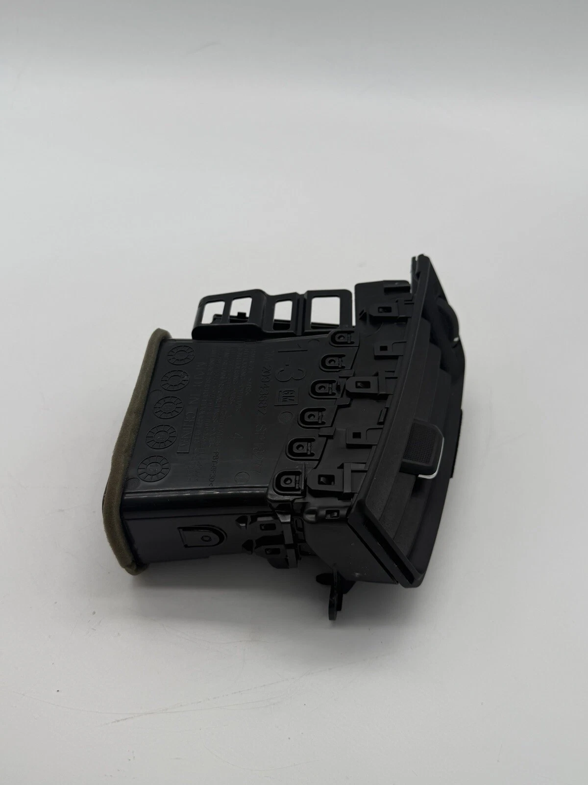 2014-2018 CHEVROLET SILVERADO GMC SIERRA RIGHT DASH AIR VENT 20943682 OEM - Image 4