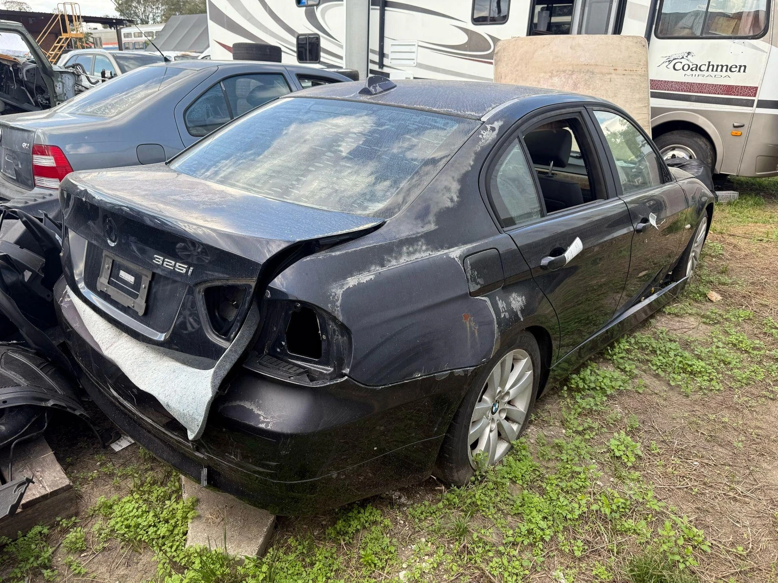 OEM 2006-2008 BMW 325i 3.0L Front Bumper Assy OEM - Image 4