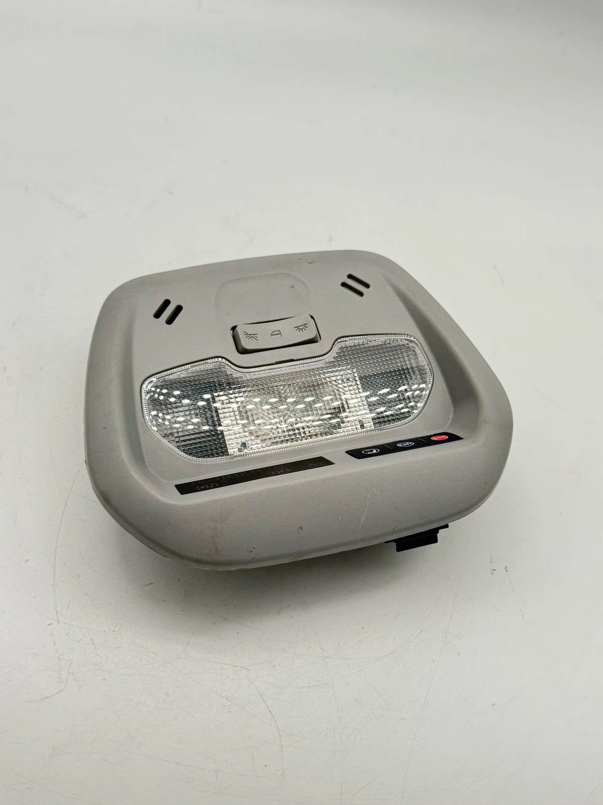 2024 CHEVROLET TRAX ROOF OVERHEAD CONSOLE DOME LIGHT LAMP SWITCH OEM 13422817 - Image 3