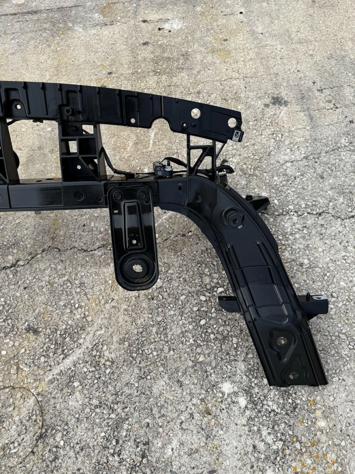 2018 - 2023 FORD MUSTANG FRONT RADIATOR UPPER TIE BAR REINFORCEMENT BRACKET OEM - Image 10