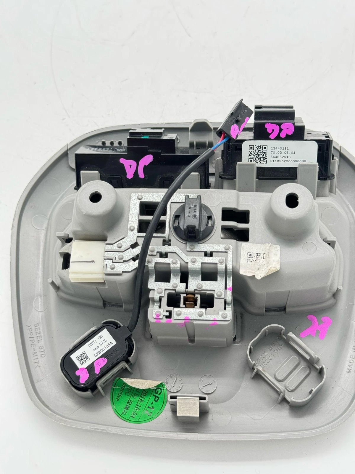 2024 CHEVROLET TRAX ROOF OVERHEAD CONSOLE DOME LIGHT LAMP SWITCH OEM 13422817 - Image 8