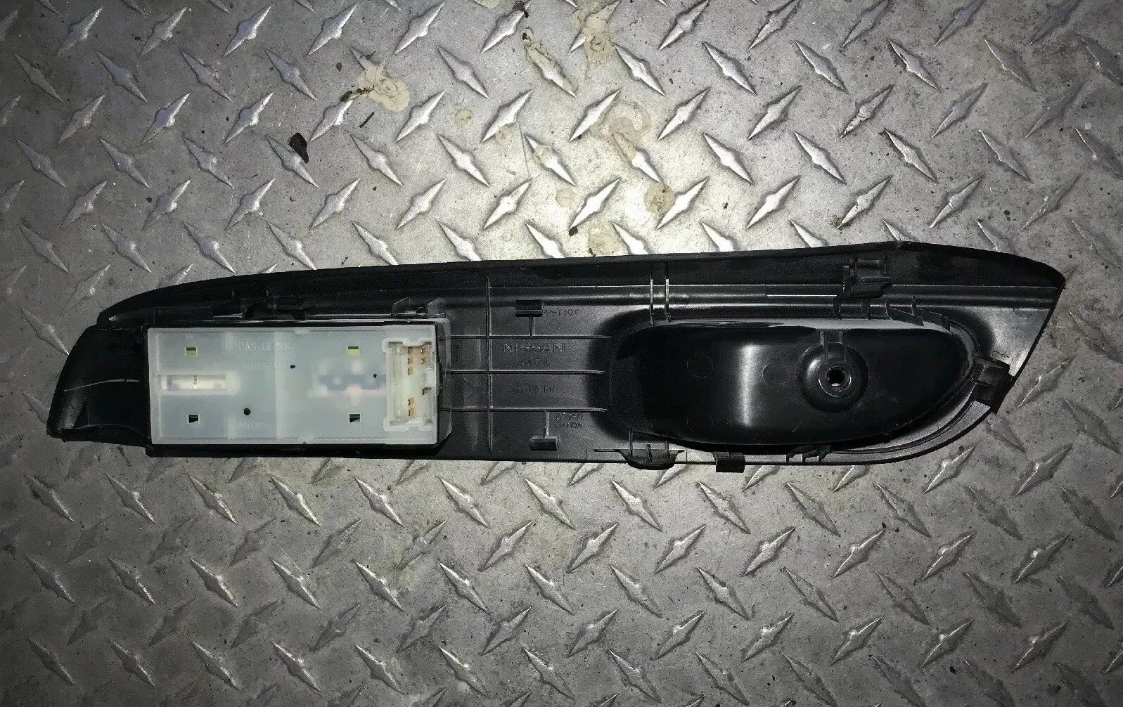 2012 Nissan Versa Door Lock Window Switch Front Passenger Side - Image 2