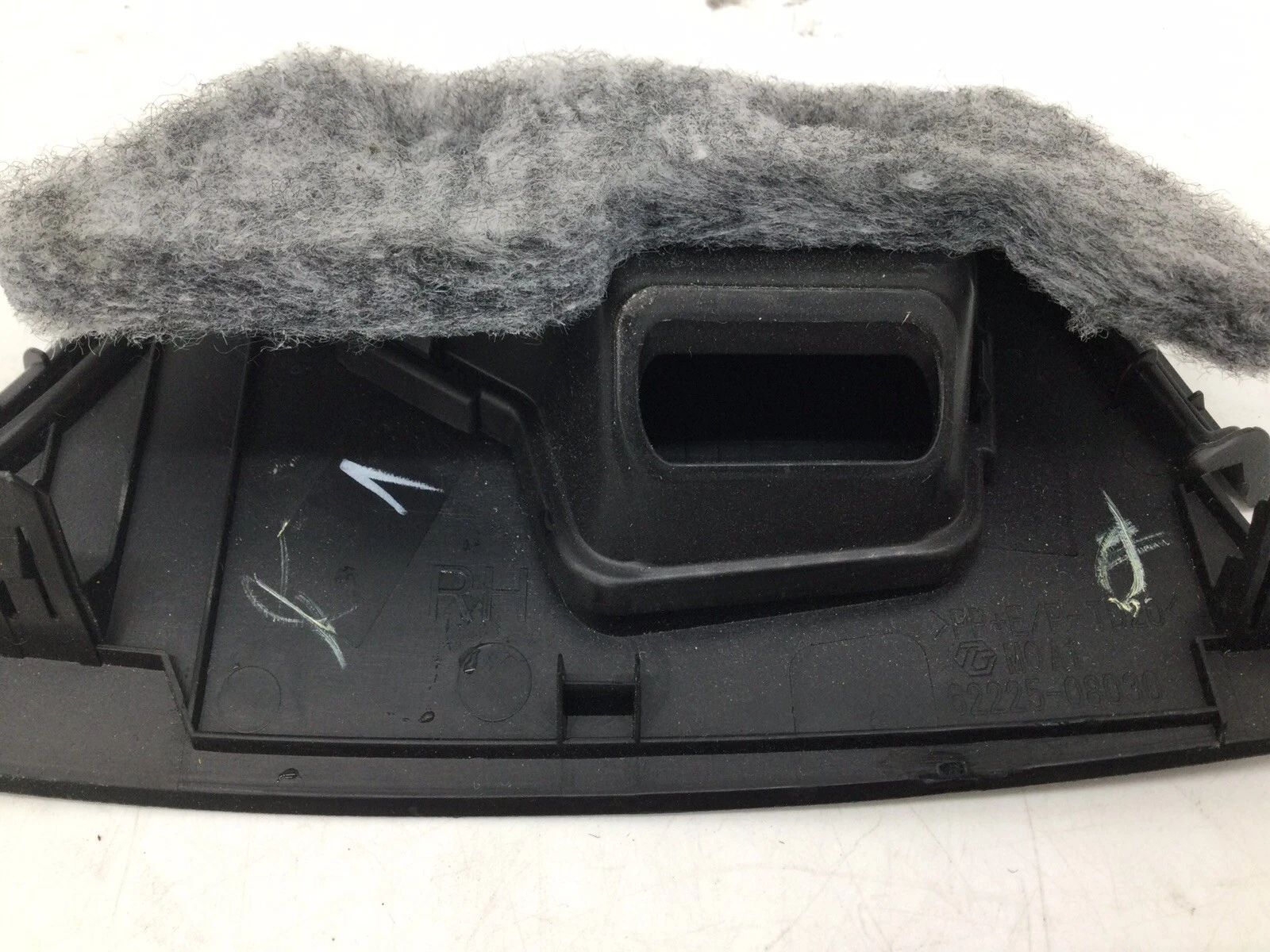 2011-2014 TOYOTA SIENNA FRONT RIGHT LOWER PILLAR GARNISH TRIM VENT OUTLET USED - Image 4