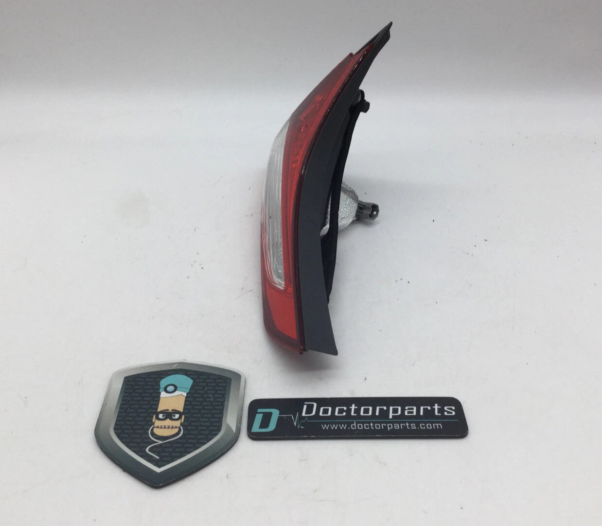 2016-2018 TOYOTA COROLLA PASSENGER INNER TRUNK TAILLIGHT LAMP RIGHT RH USED OEM - Image 2