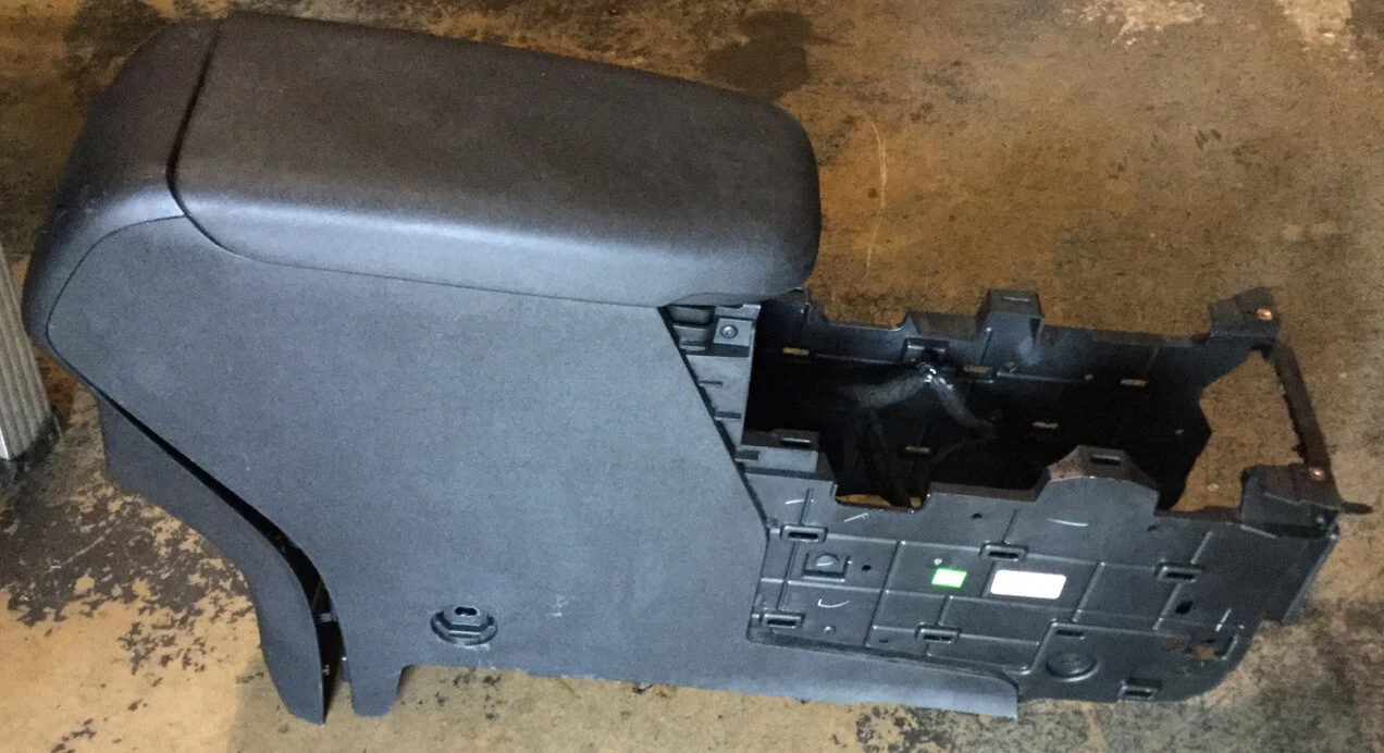 2018 - 2019 CHEVROLET EQUINOX CENTER CONSOLE FRAME HOUSING BRACKET USED OEM - Image 3