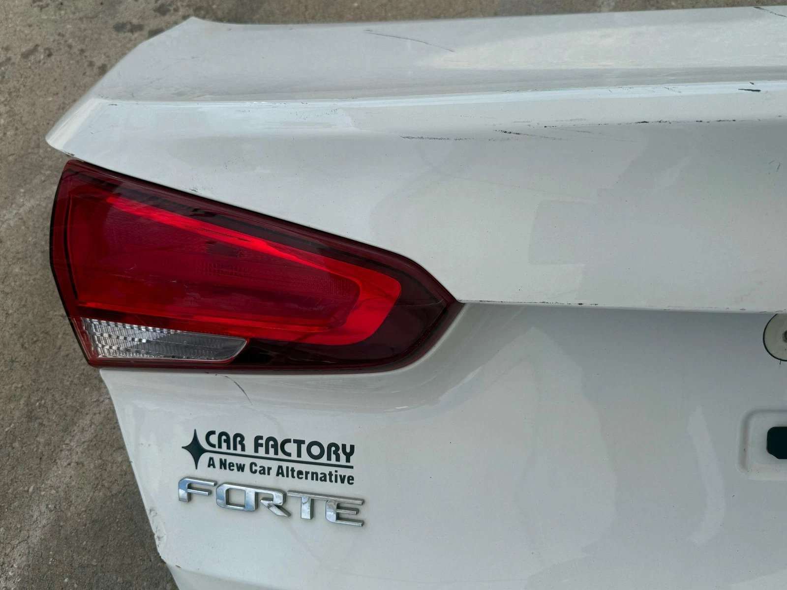 2017-2018 KIA FORTE TAILGATE/ TRUNK/ HATCH OEM HALOGEN WHITE - Image 8