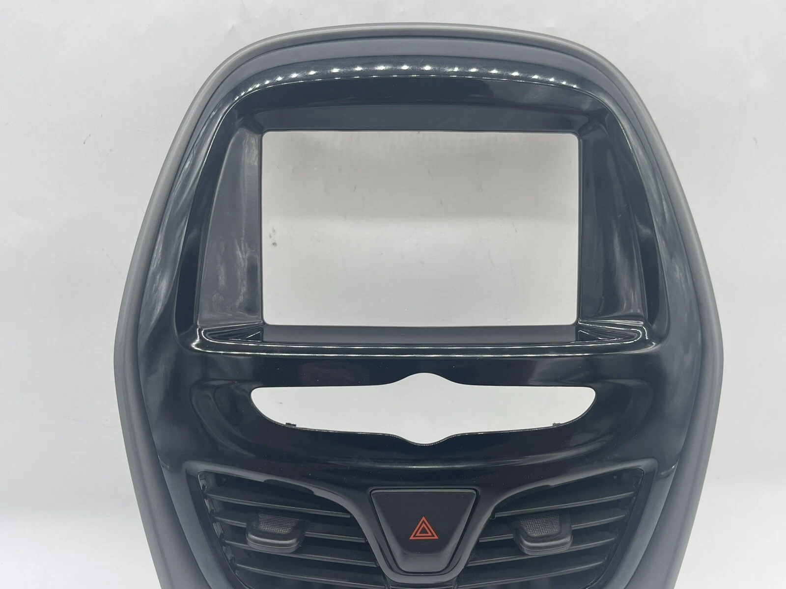 2016-2019, CHEVY SPARK RADIO BEZEL WITH VENTS AND HAZARD SWITCH OEM🔷 - Image 3