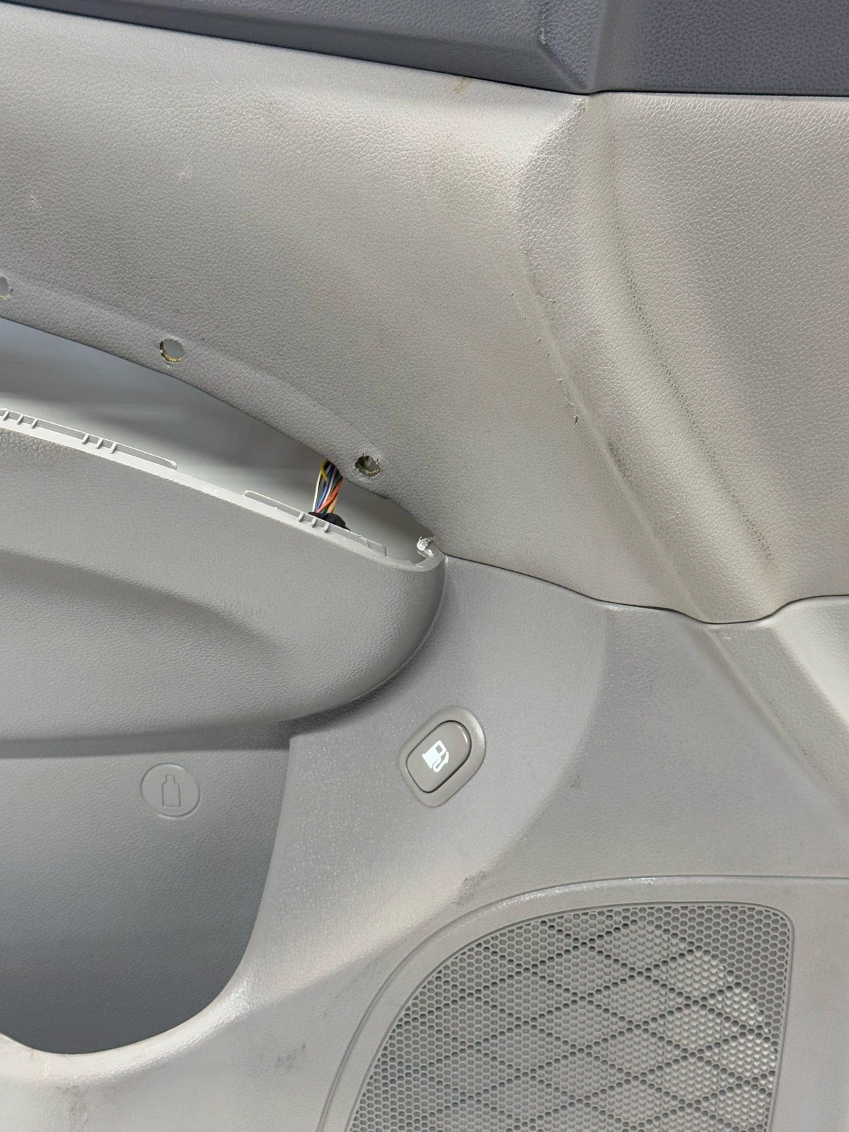2011 - 2012 KIA SEDONA Front Door Trim Panel Left Driver Side LH oem - Image 3