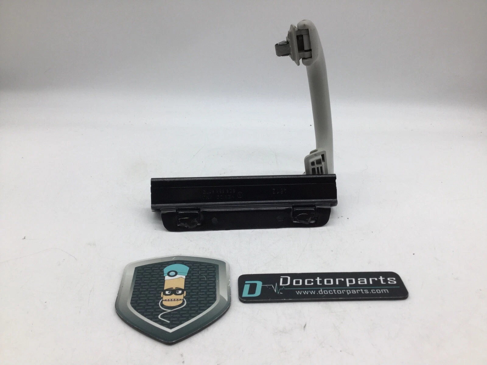 2011-2018 VOLKSWAGEN JETTA BRACKET FOR GRAH HADLE REAR PASSENGER OEM 5C6858687E - Image 3