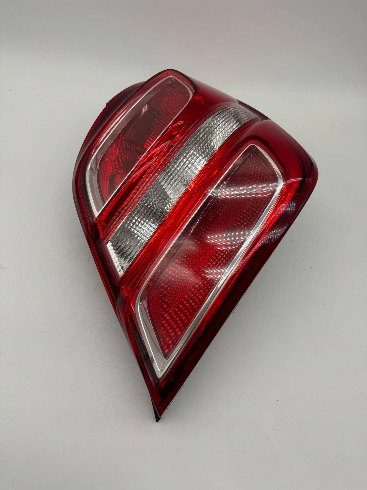 RH 2017-2019 CHEVROLET SONIC RIGHT SIDE TAIL LIGHT SEDAN 94541490 OEM - Image 5