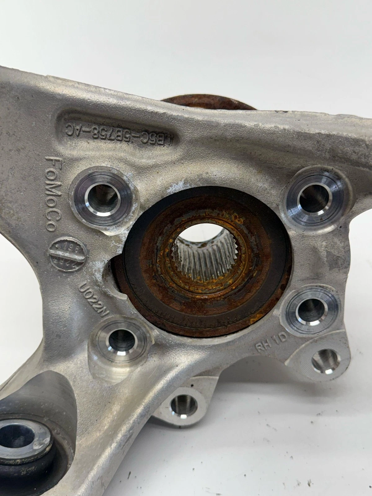 RH2020-2022 FORD EXPLORER REAR RIGHT SPINDLE KNUCKLE OEM LB5C-5B758-AC - Image 3